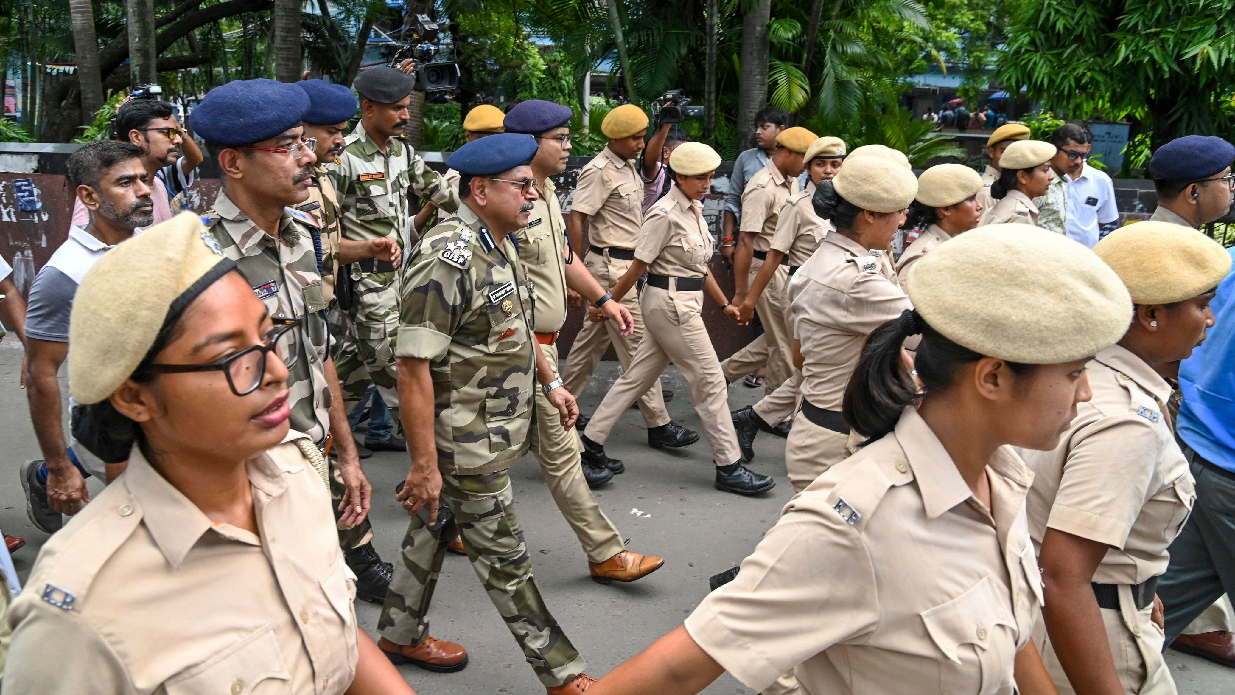 <div class="paragraphs"><p>DIG CISF K Pratap Singh, centre, being escorted by women Kolkata police personnel at the R G Kar Medical College and Hospital.&nbsp;</p></div>