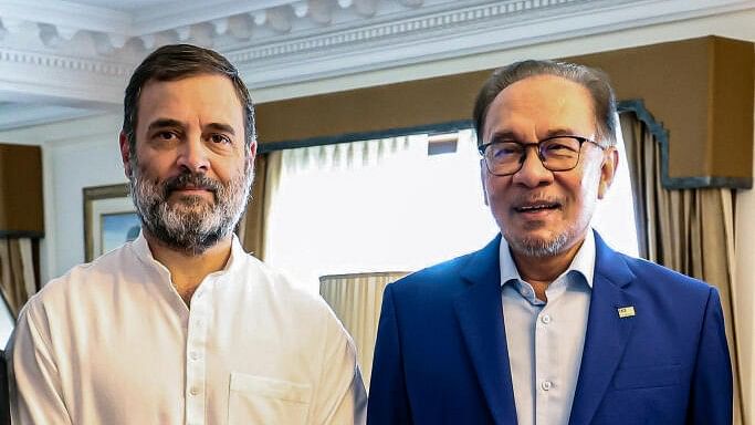 <div class="paragraphs"><p>Malaysian Prime Minister Anwar Ibrahim meets Leader of Opposition Rahul Gandhi in New Delhi. </p></div>