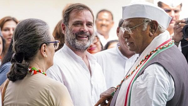 <div class="paragraphs"><p>Veteran Congress leader Sonia Gandhi with party president Mallikarjun Kharge and LoP Rahul Gandhi.</p></div>