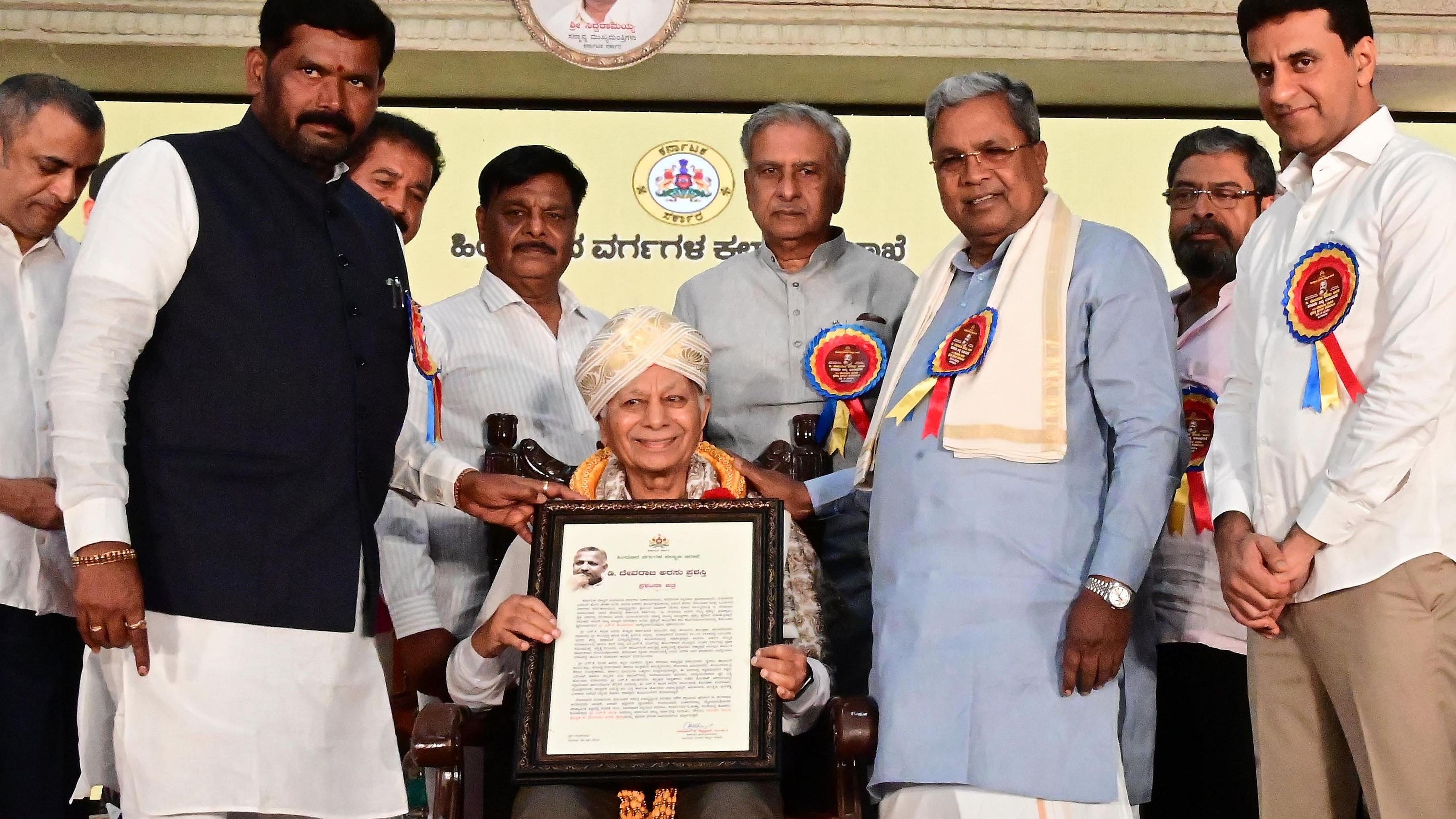 <div class="paragraphs"><p>Chief Minister Siddaramaiah presents the D Devaraj Urs award to former minister S K Kanta at the 109th birth anniversary programme of former chief minister late D Devaraja Urs at Vidhana Soudha in Bengaluru on Tuesday. Legislative Council chairman Basavaraj Horatti, Ministers Shivaraj Thangadagi, H C Mahadevappa and Shivajinagar MLA Rizwan Arshad are seen.</p></div>