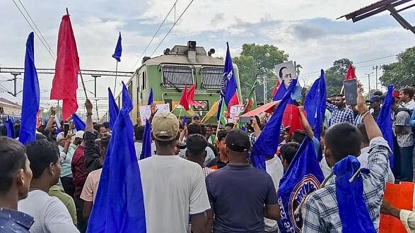 <div class="paragraphs"><p>Bhim Army supporters block railway tracks in support of the Bharat Bandh call over the recent Supreme Court ruling on SC/ST reservations, in Arrah, Thursday, Aug. 21, 2024.</p></div>