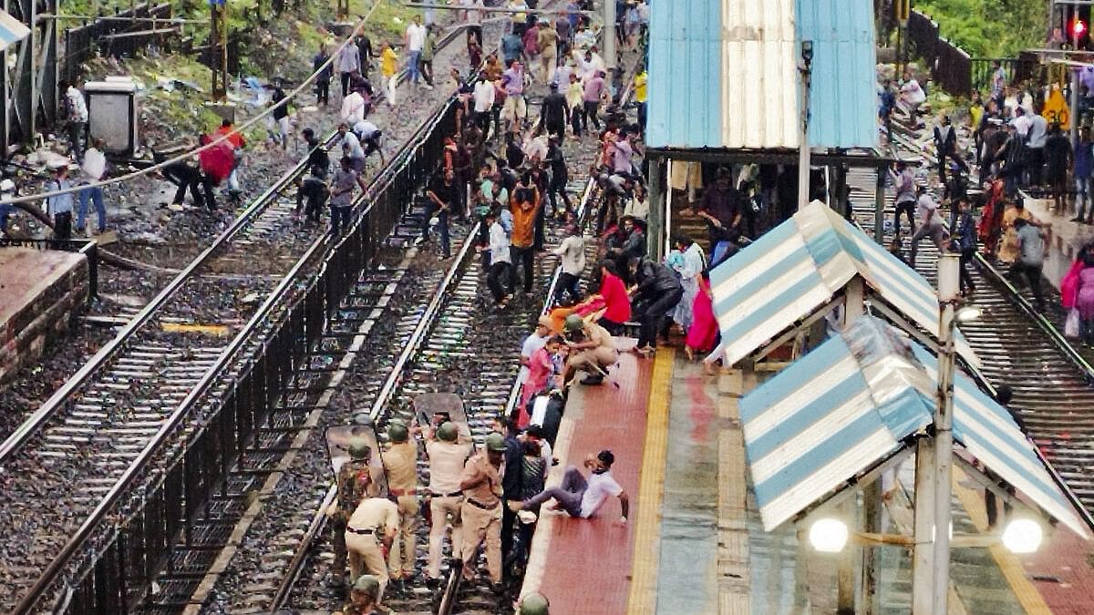 <div class="paragraphs"><p>Police personnel lathicharge on agitators who blocked the railway tracks to protest against the alleged sexual abuse of two girls at a school, at Badlapur railway station, in Thane district</p></div>