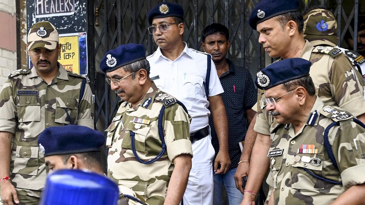 <div class="paragraphs"><p> IG CISF Shikhar Sahai, left, with DIG CISF K Pratap Singh, right, and others after a meeting at RG Kar Medical College and Hospital, in Kolkata.</p></div>