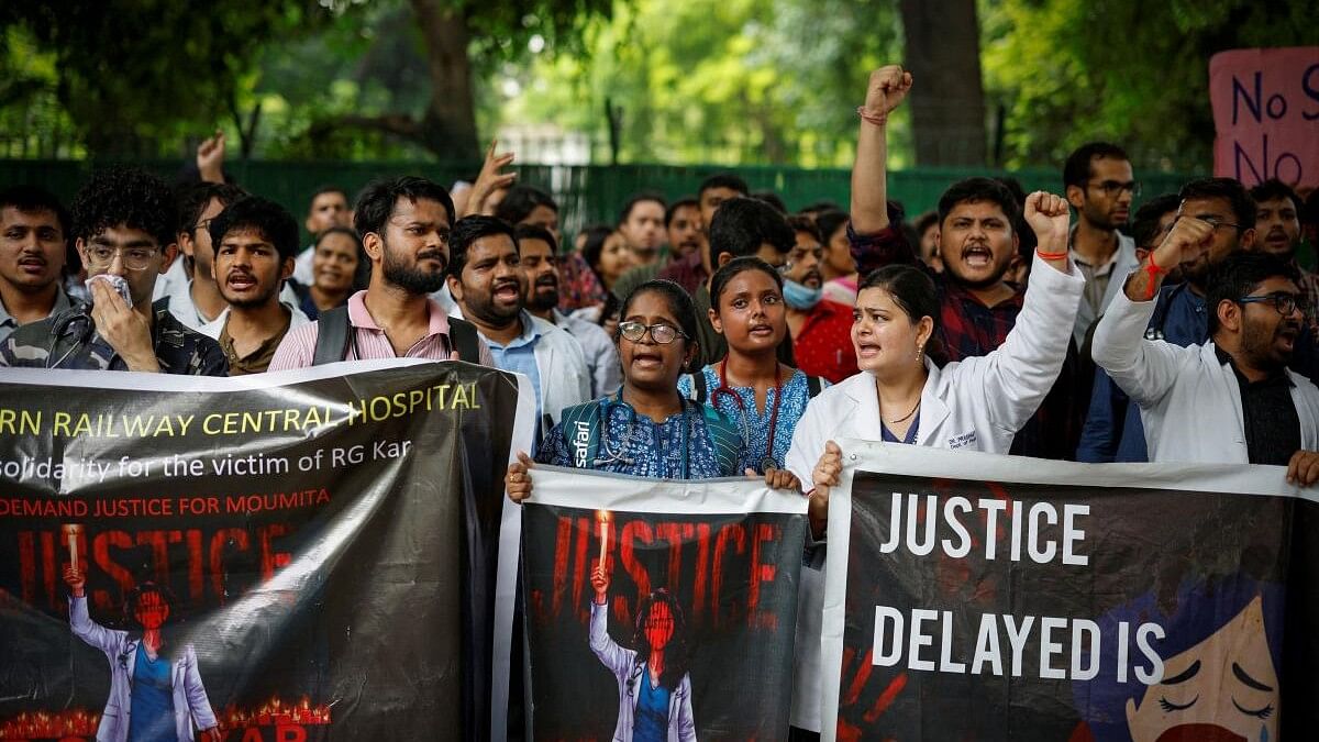 <div class="paragraphs"><p>Doctors shout slogans during a protest demanding justice following the Kolkata rape and murder in New Delhi.</p></div>