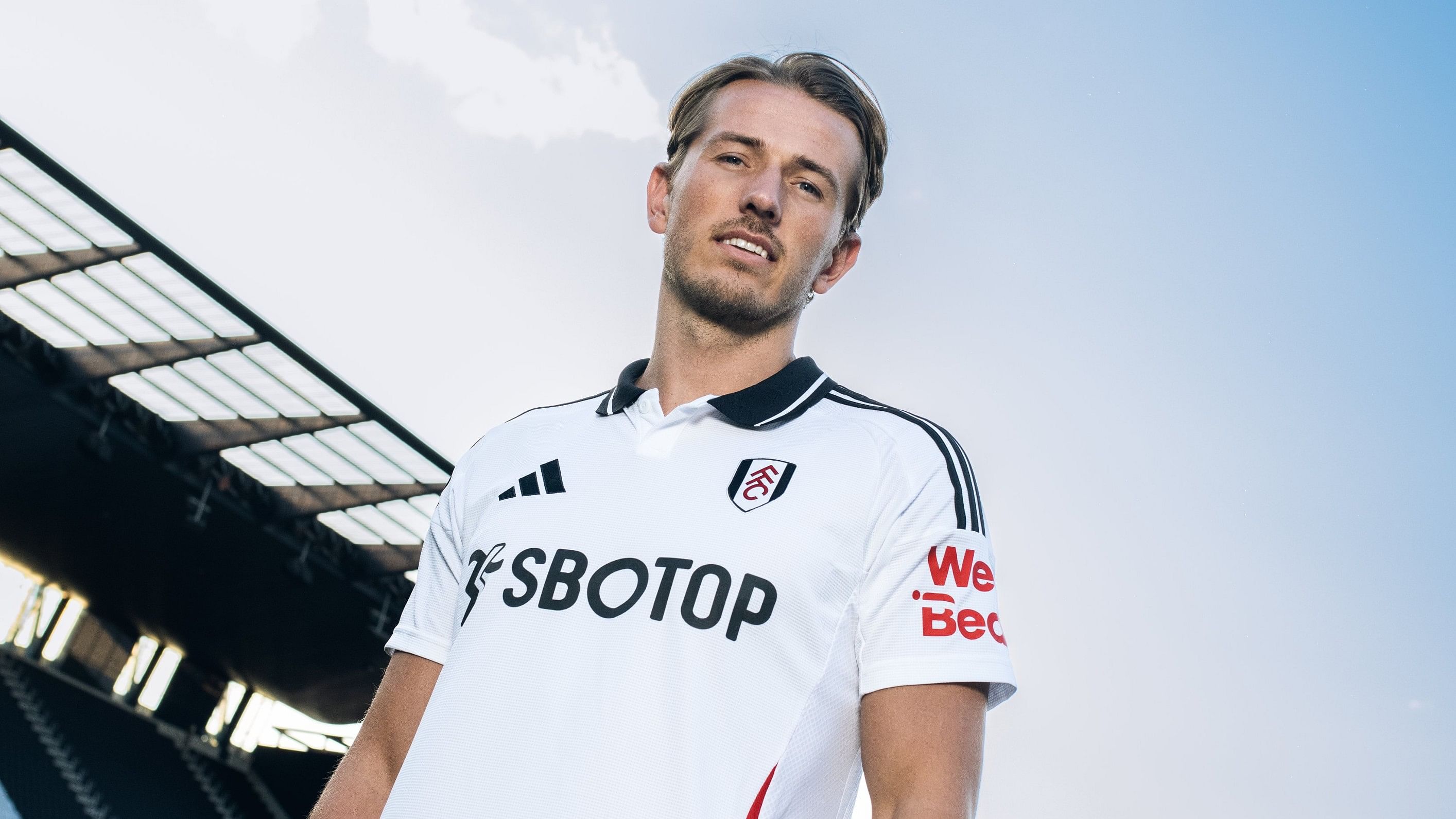 <div class="paragraphs"><p>Sander Berge in a Fulham jersey.</p></div>