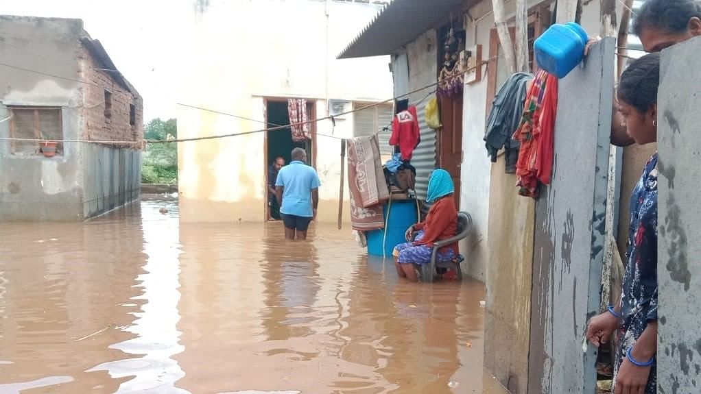 <div class="paragraphs"><p>Rainwater floods houses at Rahim Nagar in Challakere of Chitradurga district. </p></div>