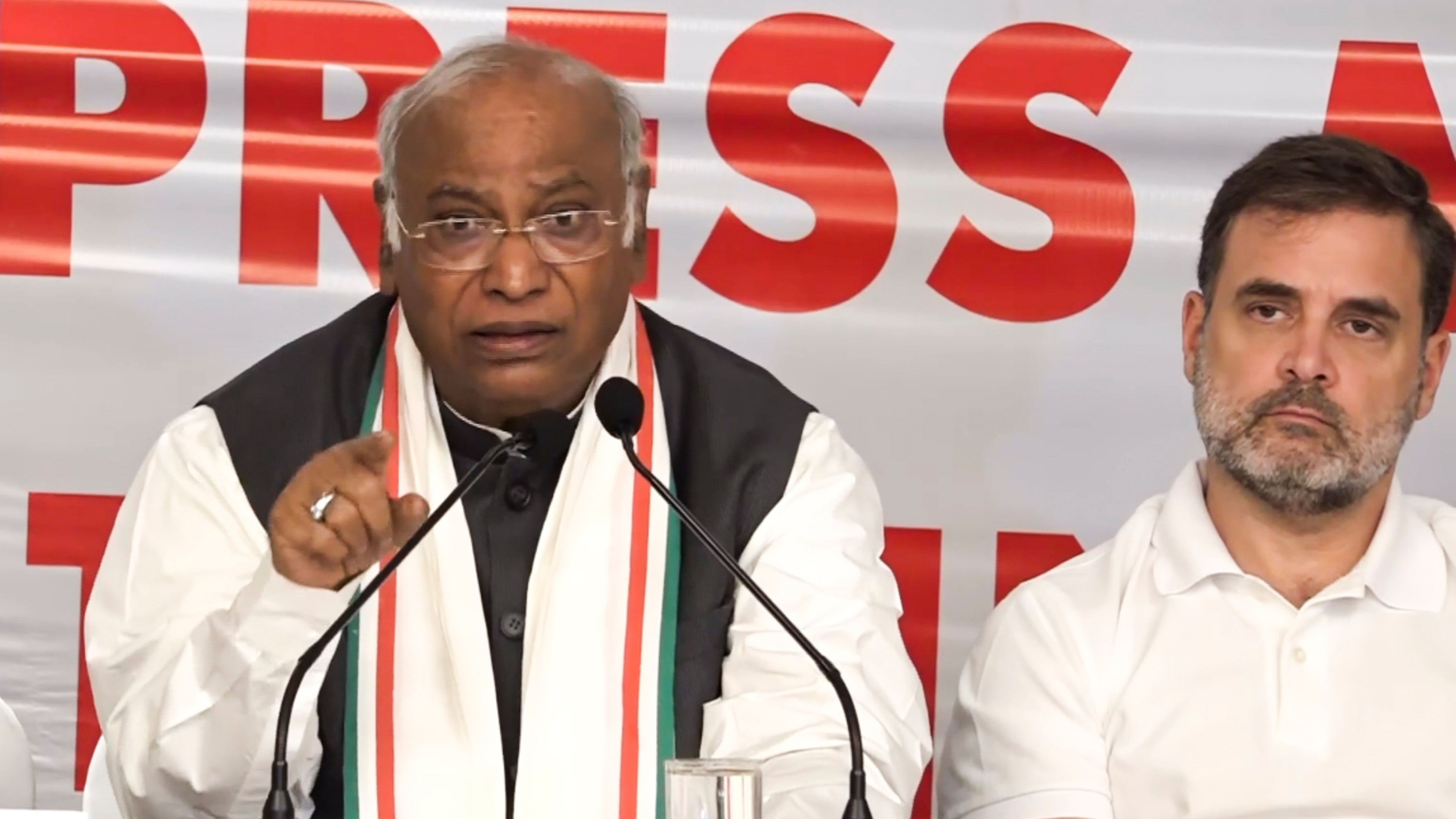 <div class="paragraphs"><p>Srinagar: Congress President Mallikarjun Kharge with party leader Rahul Gandhi addresses a press conference after the party workers' meeting, in Srinagar, Thursday, Aug. 22, 2024.</p></div>