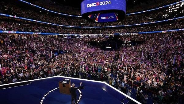 <div class="paragraphs"><p>Former US President Bill Clinton waves to the audience on Day 3 of the Democratic National Convention (DNC) in Chicago, Illinois, US, August 21, 2024.</p></div>