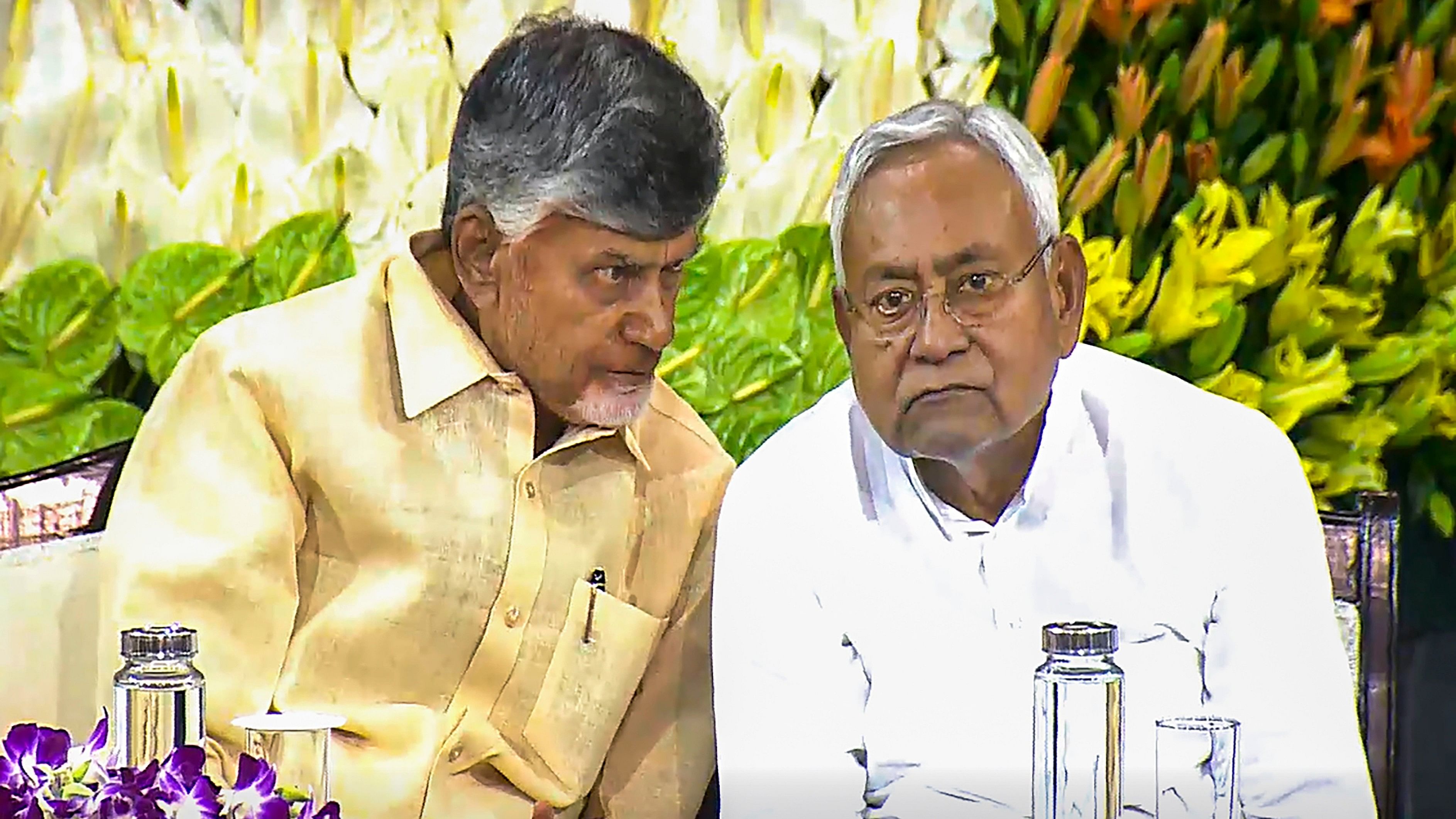 <div class="paragraphs"><p> TDP chief N. Chandrababu Naidu and Bihar Chief Minister and JD(U) leader Nitish Kumar.</p></div>