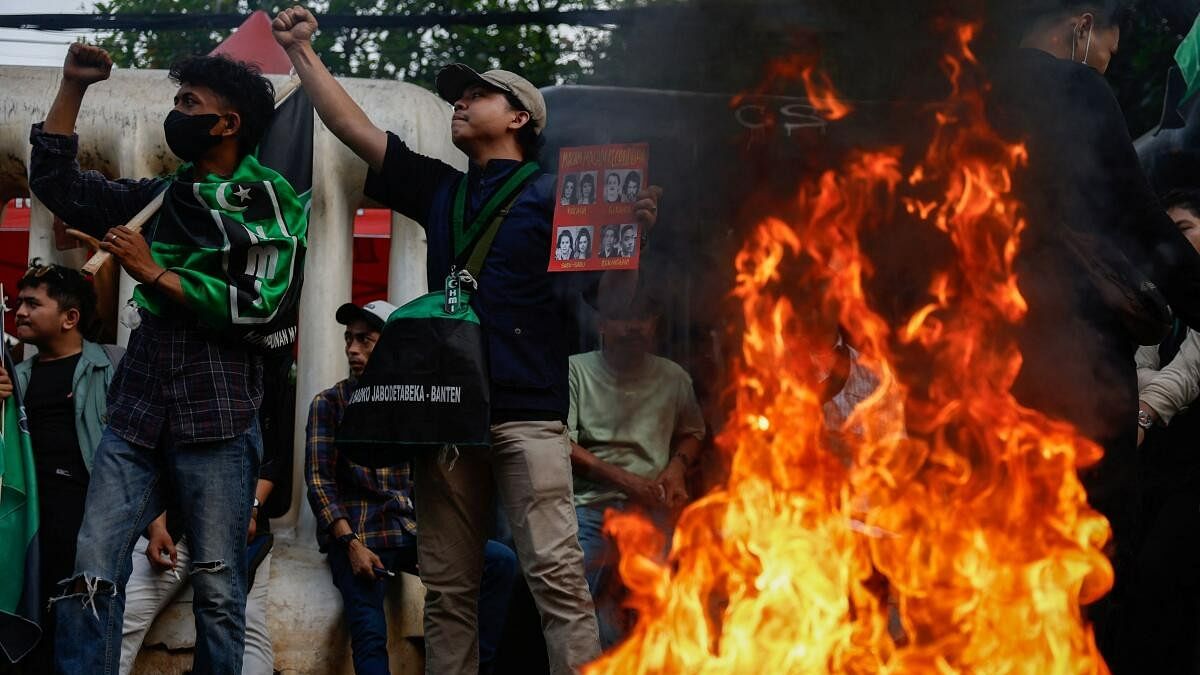 <div class="paragraphs"><p>University students gesture during a protest pressuring the country's election commission to issue rules for regional votes that follow the Constitutional Court's ruling, outside the Election Commission headquarters in Jakarta, Indonesia, August 23, 2024.</p></div>