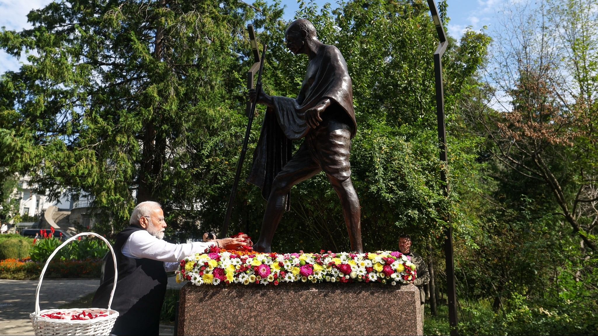 <div class="paragraphs"><p>Modi paid floral tribute to Mahatma Gandhi's statue in ‘Oasis of Peace’ park in Kyiv.</p></div>