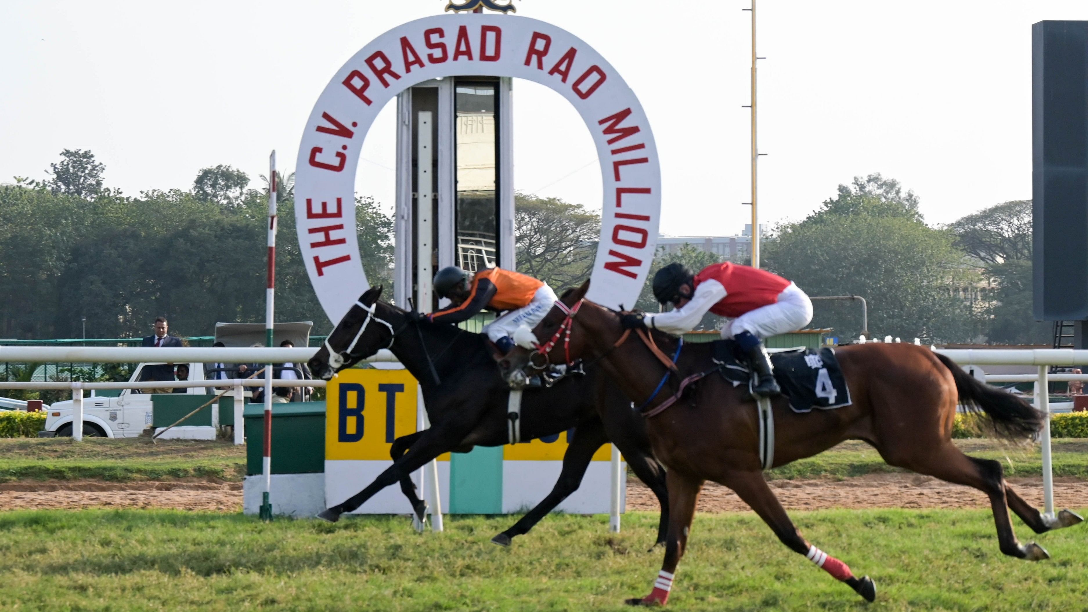 <div class="paragraphs"><p>Rajesh Narredu-trained Excellent Lass (left) looks to topple Pesi Shroff-ward Santissimo and win the Bangalore Summer Derby (Grade I) at the BTC on Sunday. </p></div>