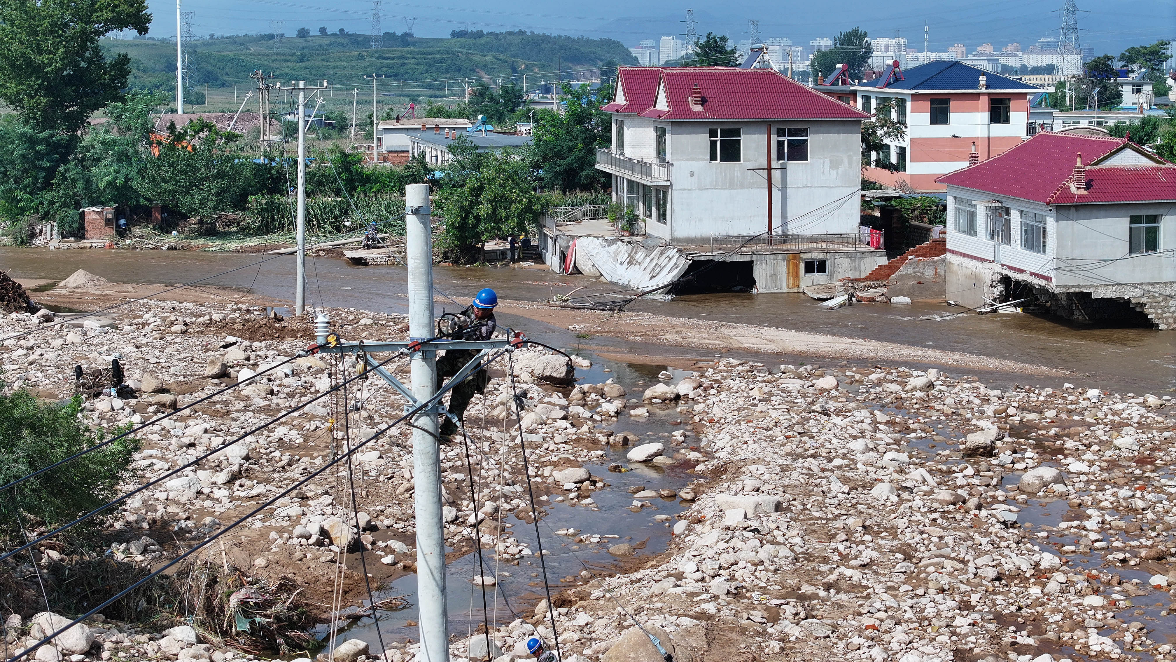 <div class="paragraphs"><p>Flood relief efforts in China's Liaoning province.</p></div>