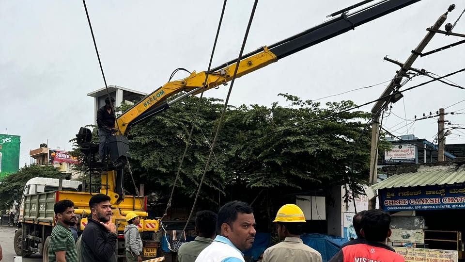 A tipper lorry severs Bescom power supply wires, toppling electric poles in the early hours of Saturday.