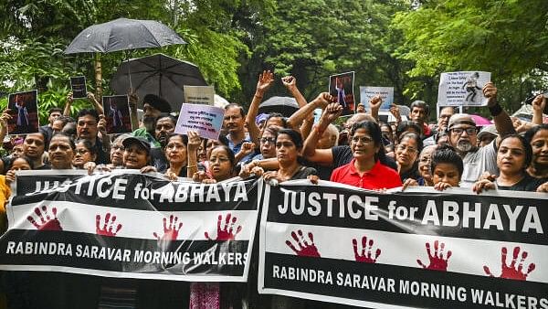 <div class="paragraphs"><p>Morning walkers of the Rabindra Sarovar protest against the alleged rape and murder of trainee woman doctor of the RG Kar Medical College and Hospital, in Kolkata, Saturday.&nbsp;</p></div>