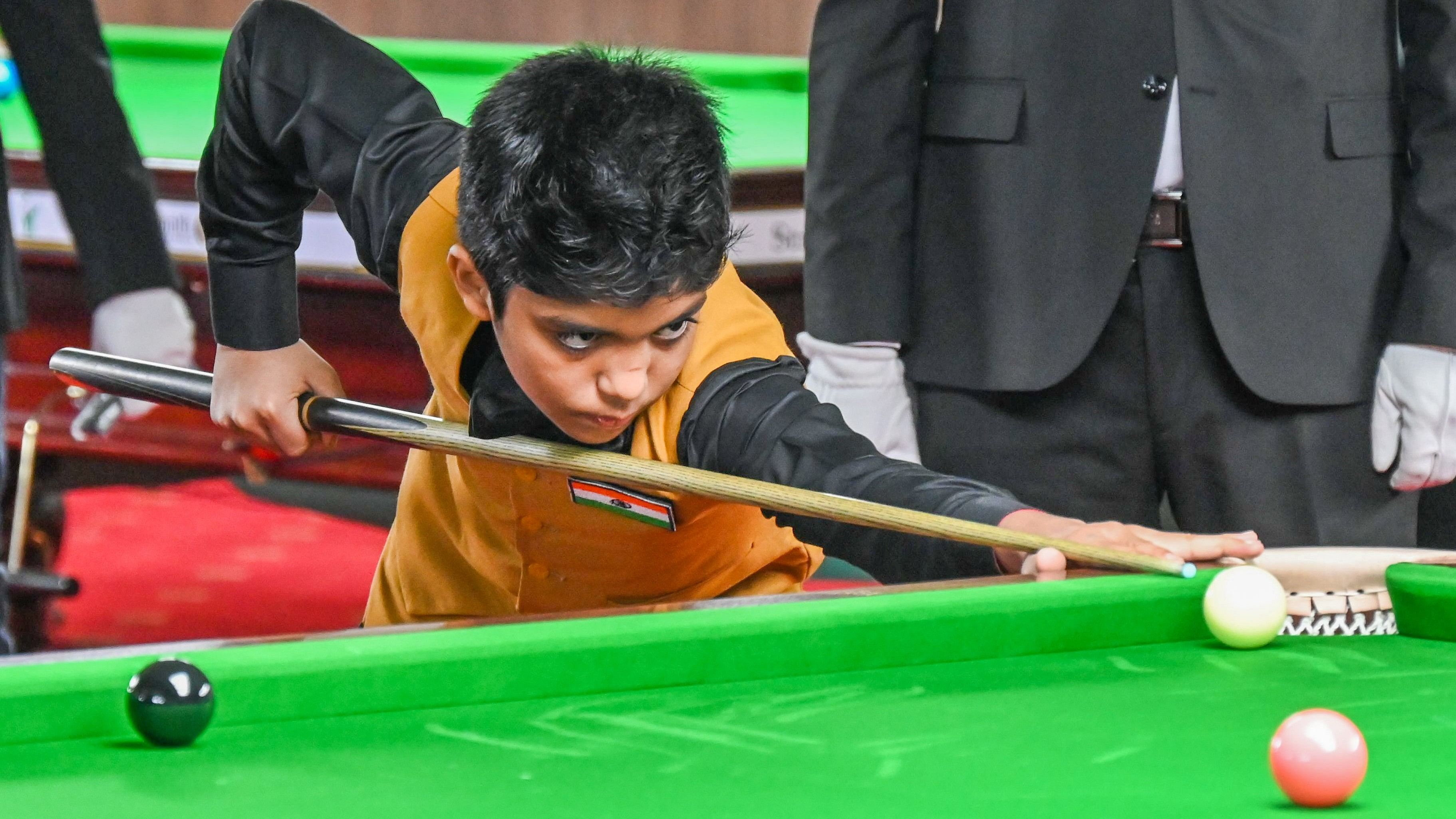 <div class="paragraphs"><p>Jabez Naveen Kumar of India in action during his win over Kai Nam Pang of Hong Kong China in the IBSF World Junior Snooker Championships at KSBA in Bengaluru on Saturday. </p></div>