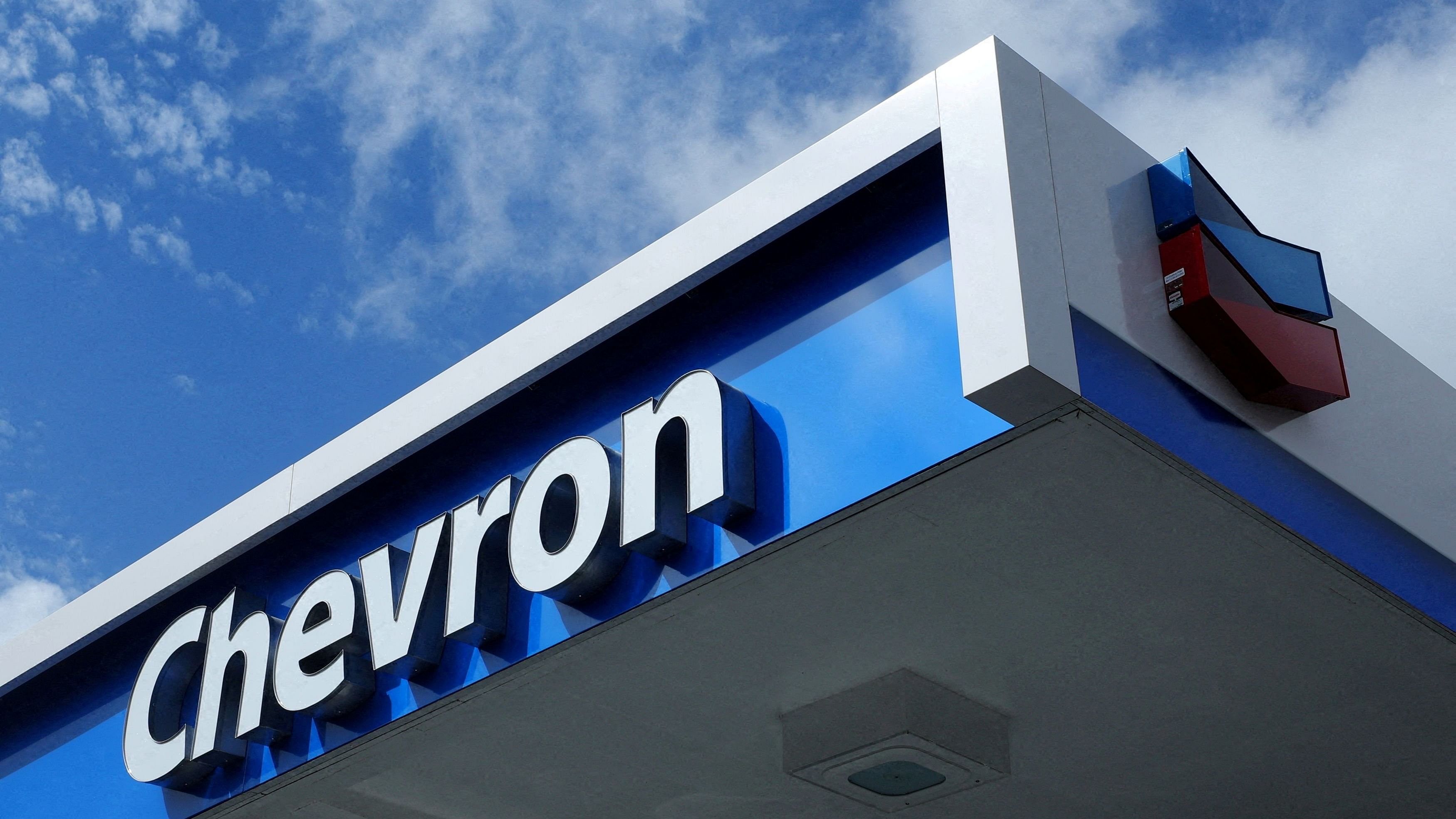 <div class="paragraphs"><p>Chevron logo.</p></div>