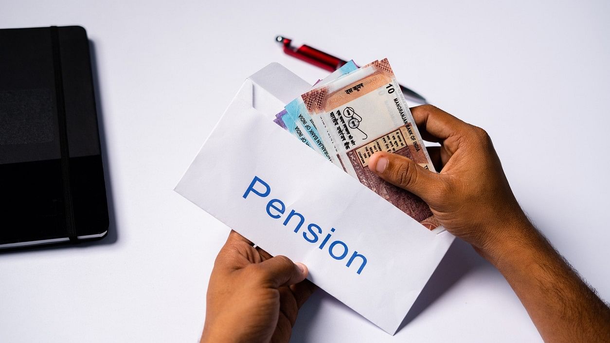 <div class="paragraphs"><p>Image showing Indian currency and the word 'pension'.</p></div>