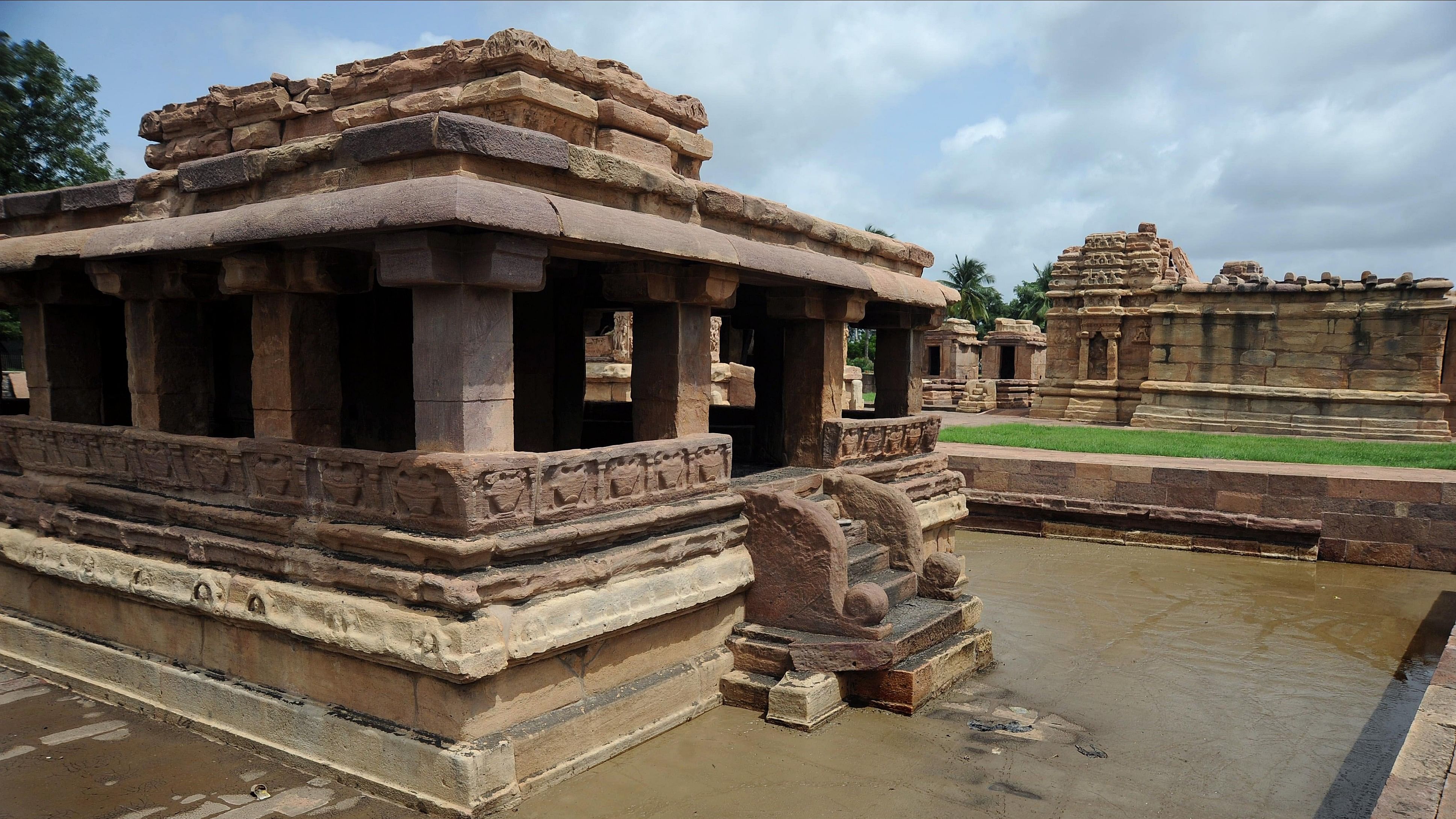 <div class="paragraphs"><p>Slush seen at the World Heritage site at Aihole after the area was flooded due to heavy rains. </p></div>