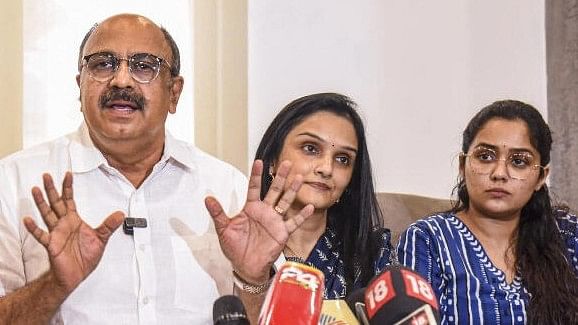 <div class="paragraphs"><p>Siddique with actors Jomol and Ananya addresses the media on the Justice Hema Committee report, in Kochi, Friday,</p></div>