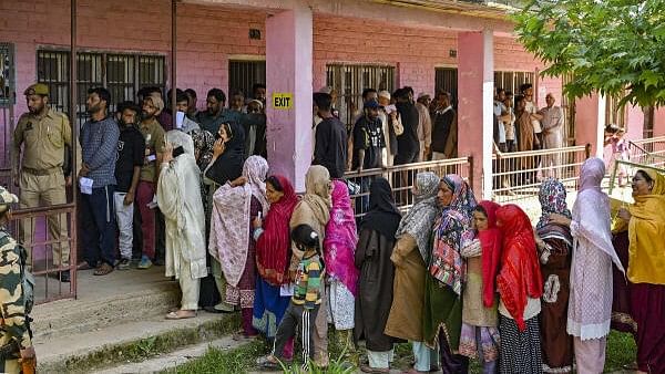 <div class="paragraphs"><p>People wait in queues to cast their votes at a polling booth during the sixth phase of Lok Sabha elections.</p></div>