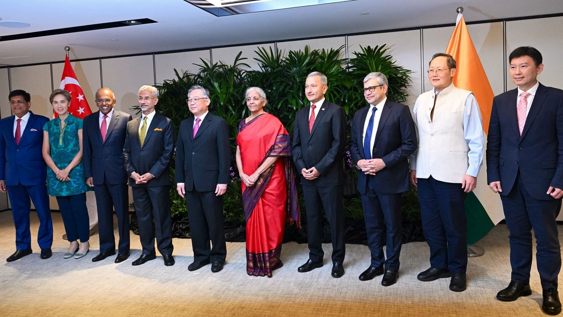 <div class="paragraphs"><p>Indian ministers meet with Singaporean delegation.</p></div>