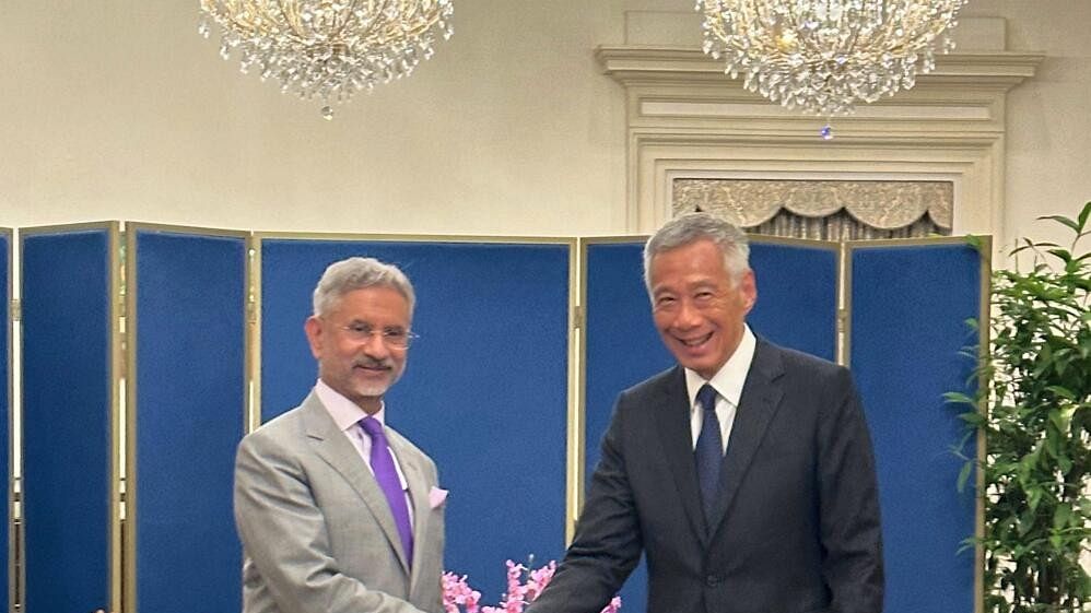 <div class="paragraphs"><p>External Affairs Minister S. Jaishankar with Singapore's Prime Minister Lee Hsien Loong in March</p></div>