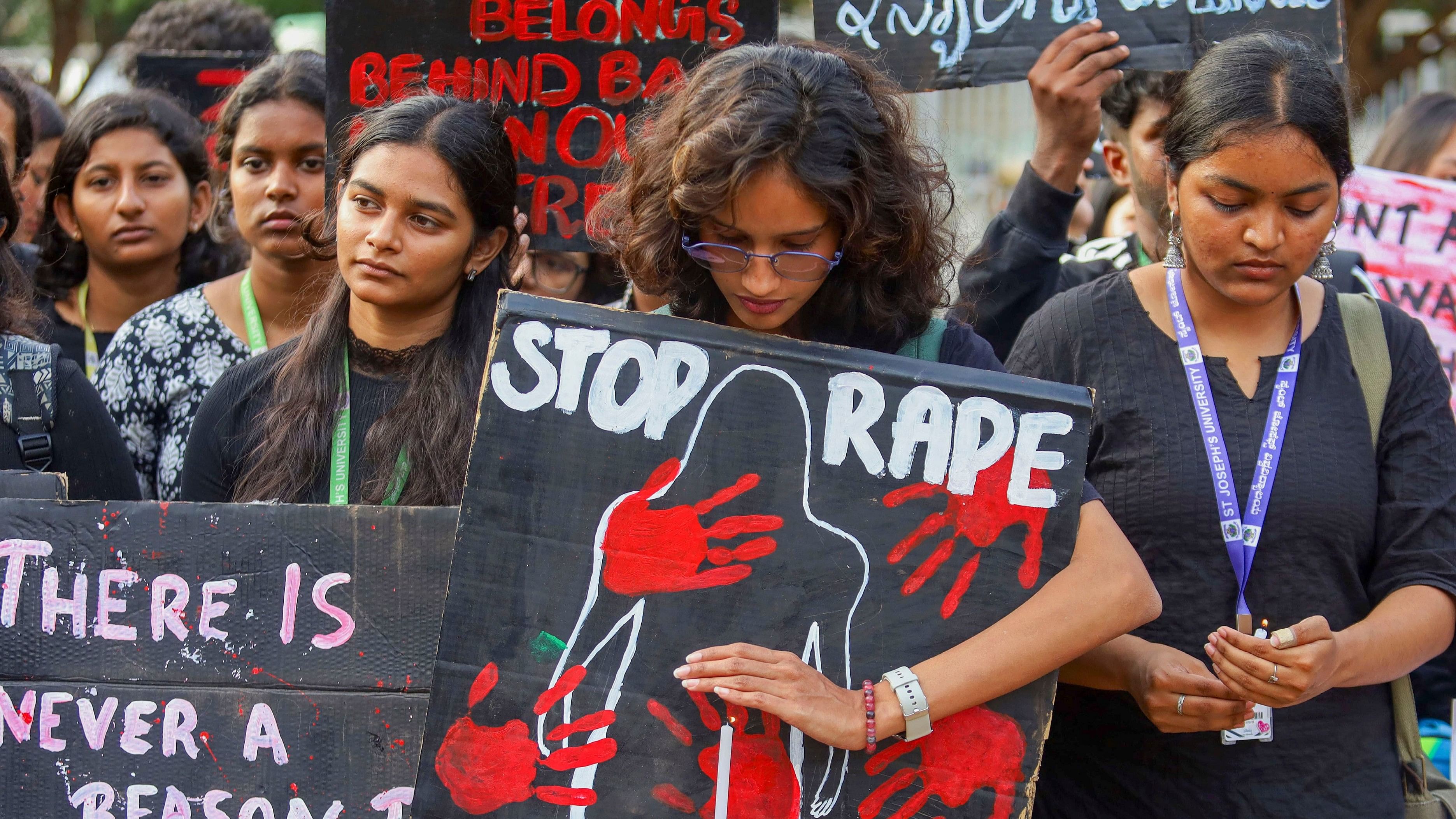 <div class="paragraphs"><p>Students stage a protest against the alleged rape and murder of a Kolkata based trainee doctor on Aug 26. Representative image.</p></div>