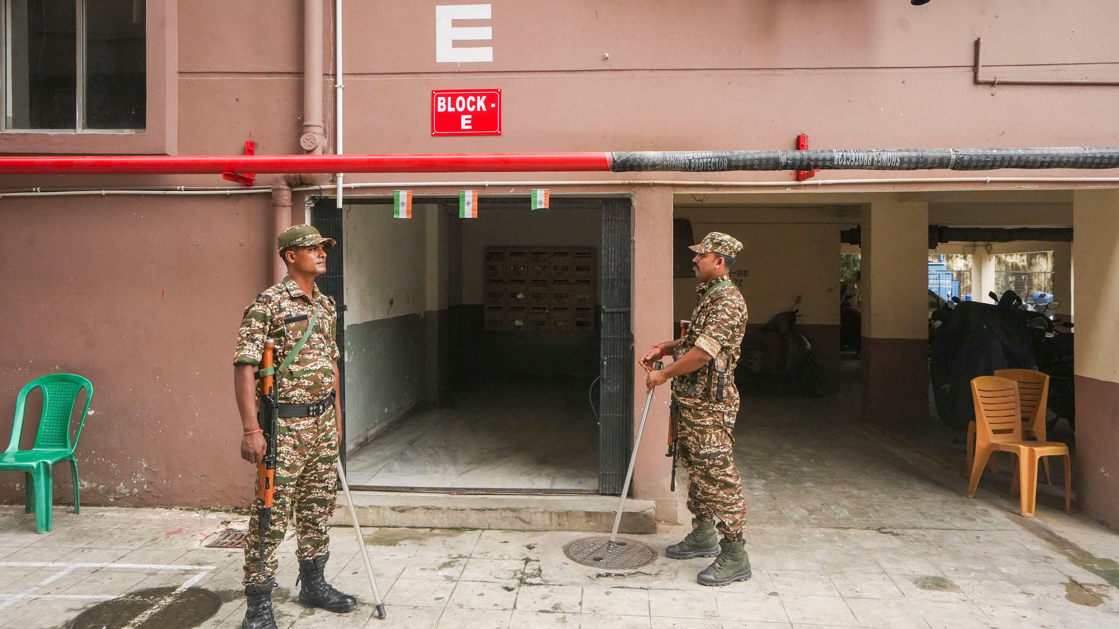 <div class="paragraphs"><p>Security personnel stand guard during a raid on the premises of former medical superintendent of RG Kar Medical College Sanjay Vashisth by CBI in connection with alleged financial irregularities at the institute during his tenure, in Kolkata, Sunday, Aug. 25, 2024. </p></div>