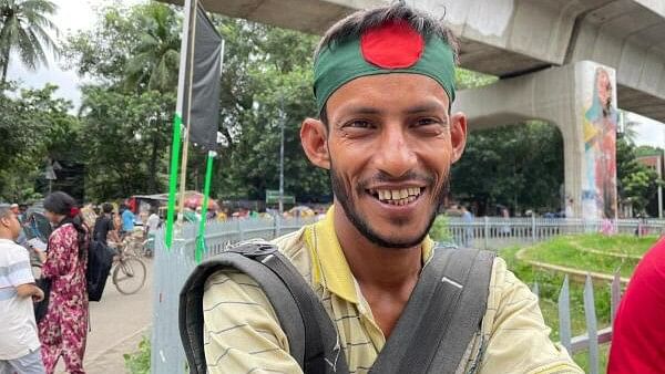 <div class="paragraphs"><p>Flag seller Mohd Suman sits at the periphery of the Raju Memorial opposite the Teacher-Student Centre (TSC) of the Dhaka University</p></div>