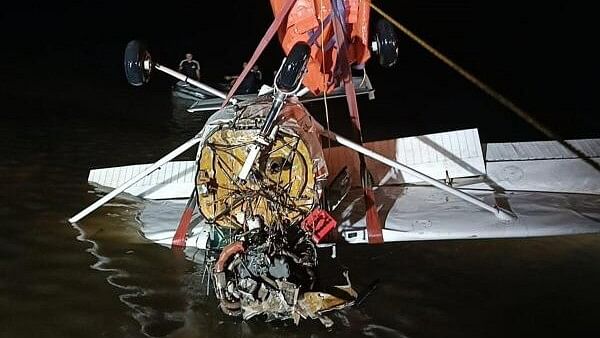 <div class="paragraphs"><p>Indian Navy personnel pull out the wreckage of the missing trainee aircraft (Cessna-152 VT -Taj) from Chandil Dam under Saraikela -Kharsawan district of Jharkhand, Monday Night.&nbsp;</p></div>