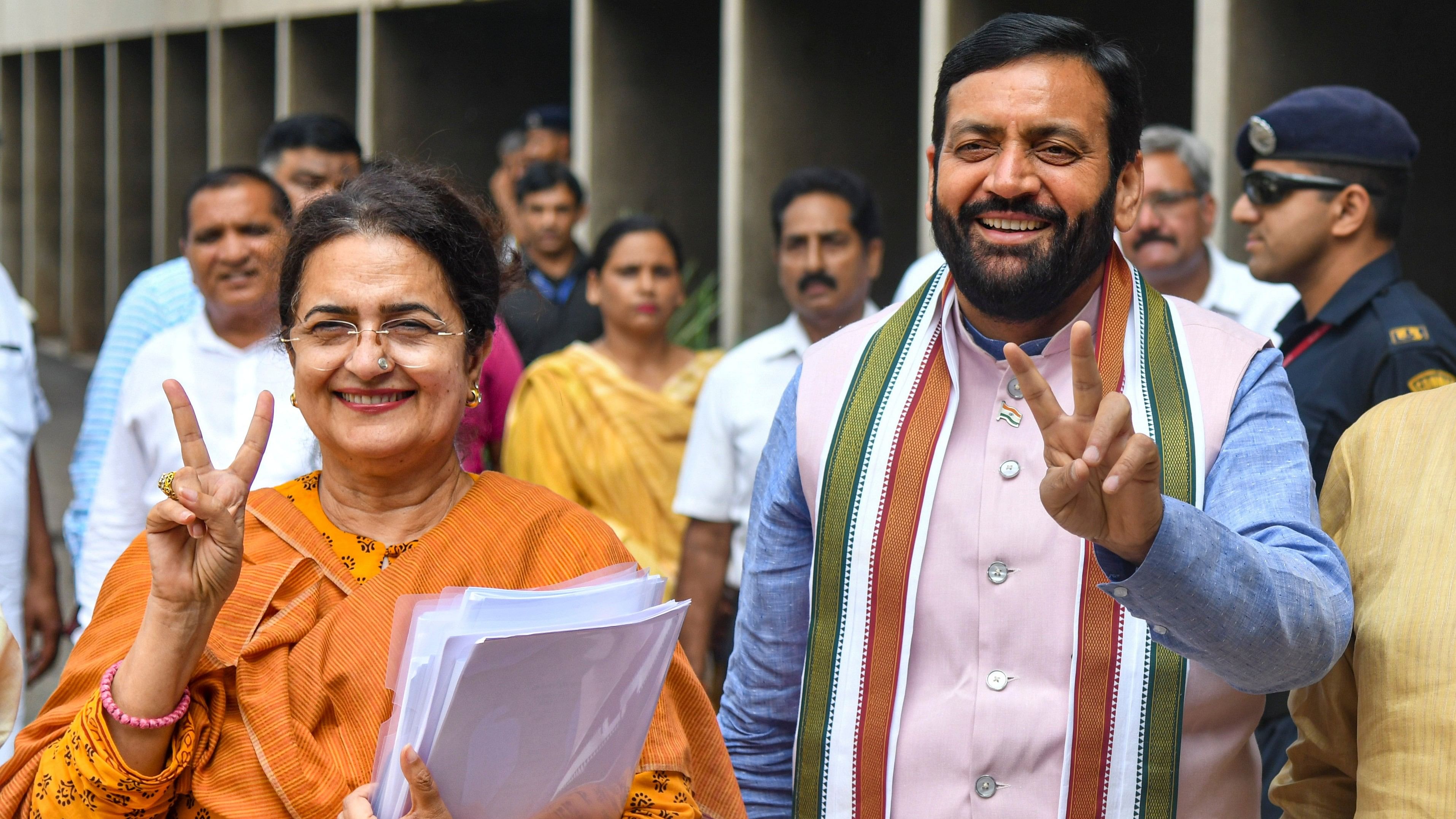 <div class="paragraphs"><p> BJP leader Kiran Choudhry along with Haryana Chief Minister Nayab Singh Saini.</p></div>