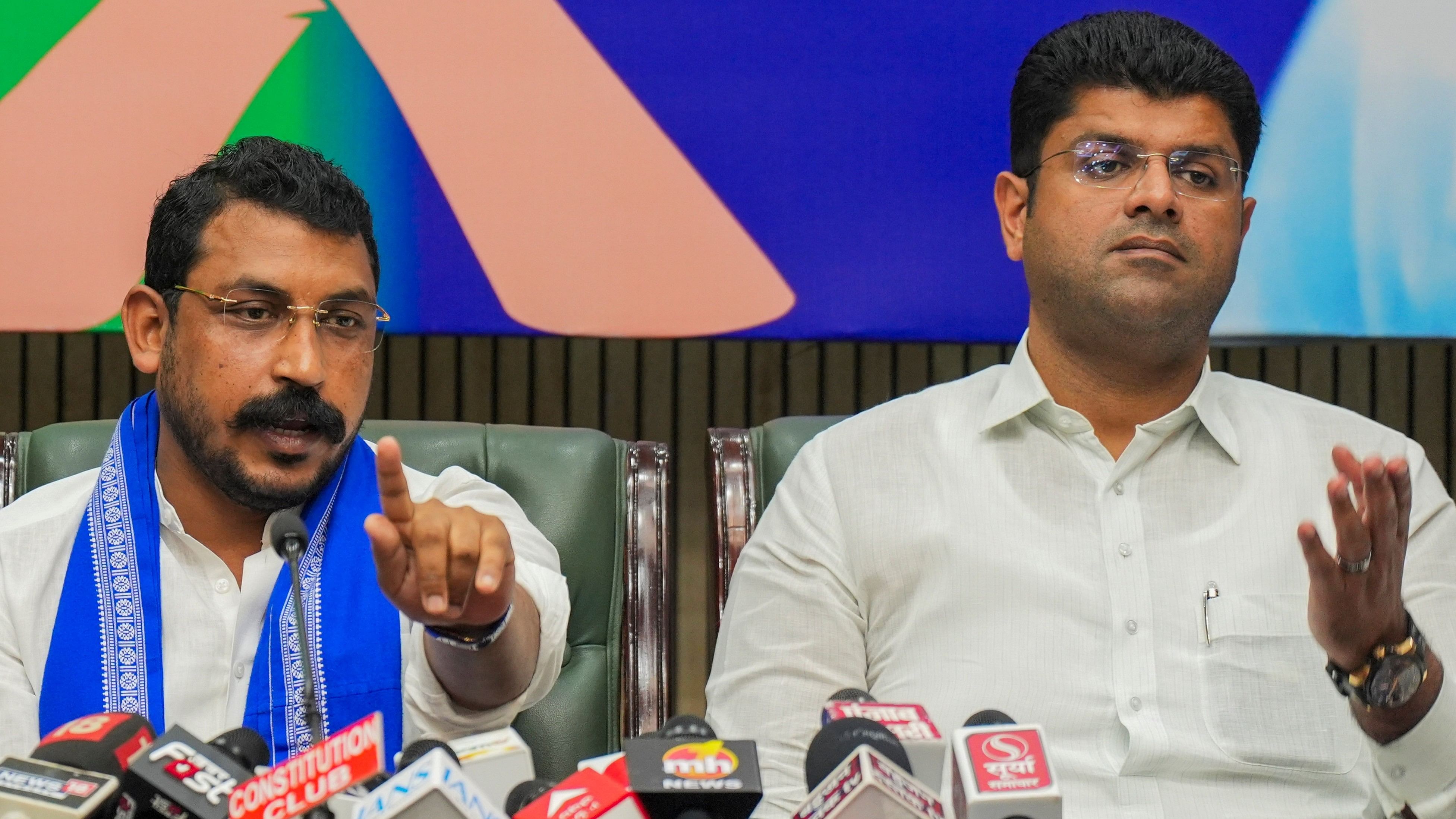 <div class="paragraphs"><p>Jannayak Janata Party (JJP) Chief Dushyant Chautala (Right) and Azad Samaj Party (Kanshi Ram) leader Chandra Shekhar Azad (Left) at a press conference after forming an alliance for the Haryana Assembly elections, in New Delhi, Tuesday, August 27, 2024.</p></div>