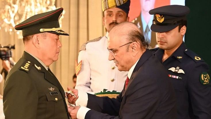 <div class="paragraphs"><p>Commander of the Ground Forces of the People's Liberation Army of China General Li Qiaoming (Left) being conferred the Nishan-e-Imtiaz in Pakistan.</p></div>