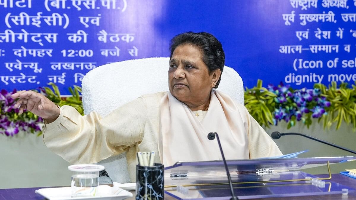 <div class="paragraphs"><p>BSP supremo Mayawati presides over the meeting of BSP 's Central Executive Committee and all India state office-bearers at party office, in Lucknow.</p></div>