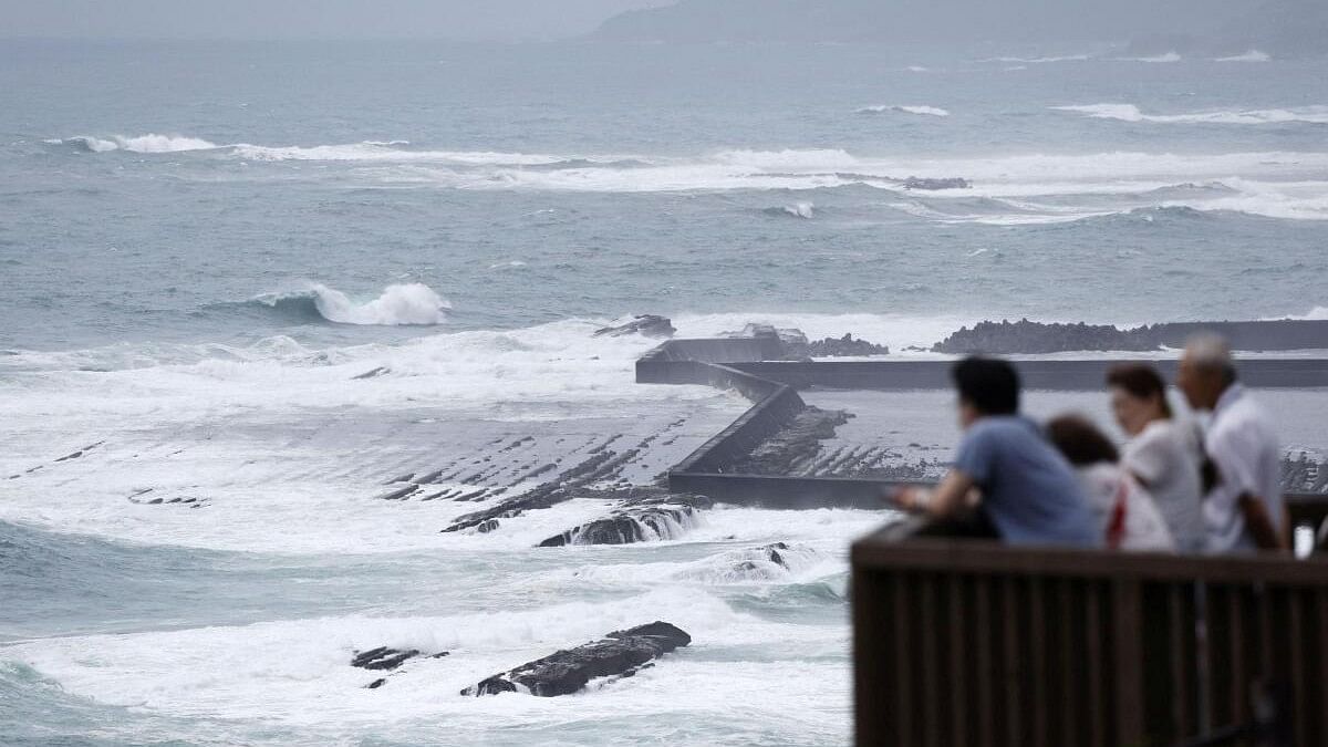 <div class="paragraphs"><p>High waves are observed along the shore as Typhoon Shanshan approaches southwestern Japan in Makurazaki.</p></div>