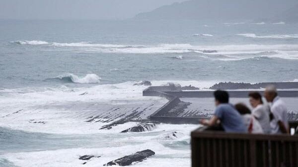 <div class="paragraphs"><p>High waves are observed along the shore as Typhoon Shanshan approaches southwestern Japan in Miyazaki</p></div>