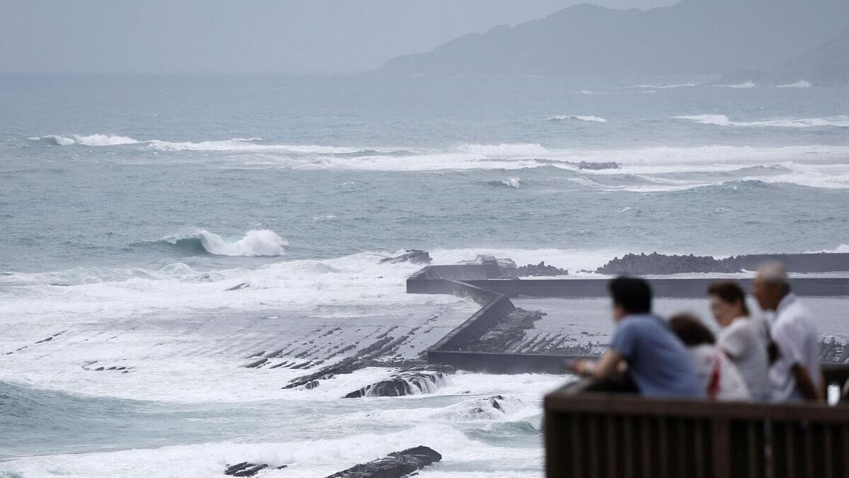 <div class="paragraphs"><p>High waves are observed along the shore as Typhoon Shanshan approaches southwestern Japan in Miyazaki.</p></div>