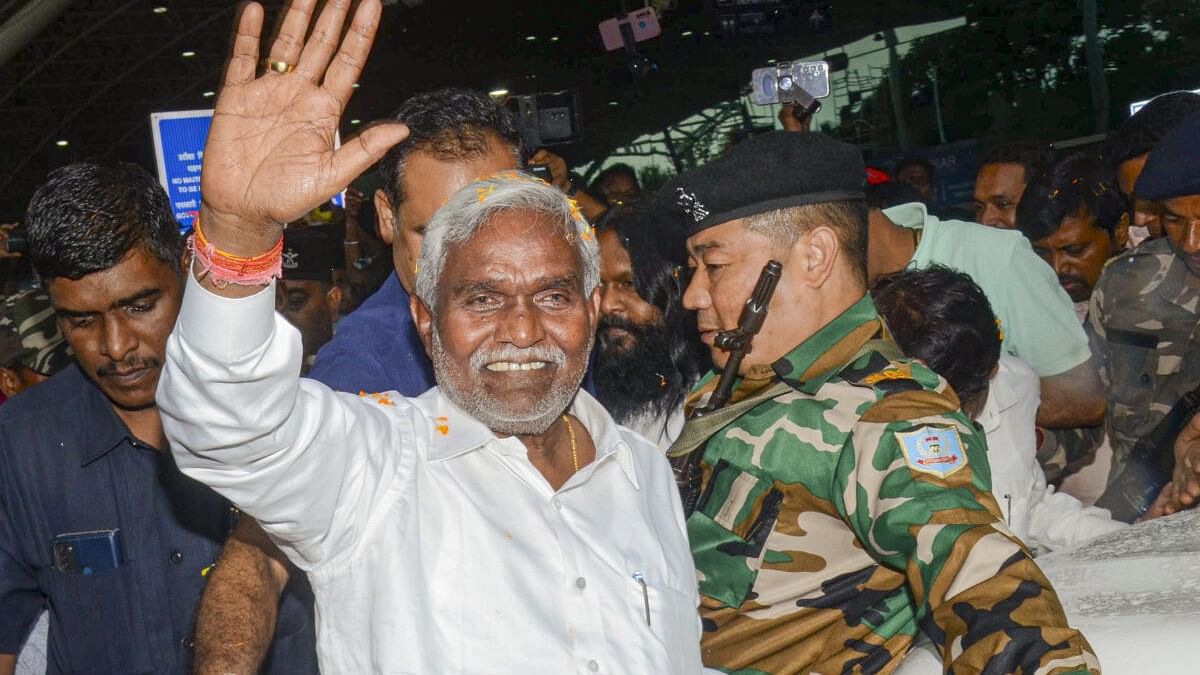 <div class="paragraphs"><p>Former Jharkhand chief minister Champai Soren arrives days after meeting with Union Home Minister Amit Shah, at Birsa Munda Airport in Ranchi.</p></div>