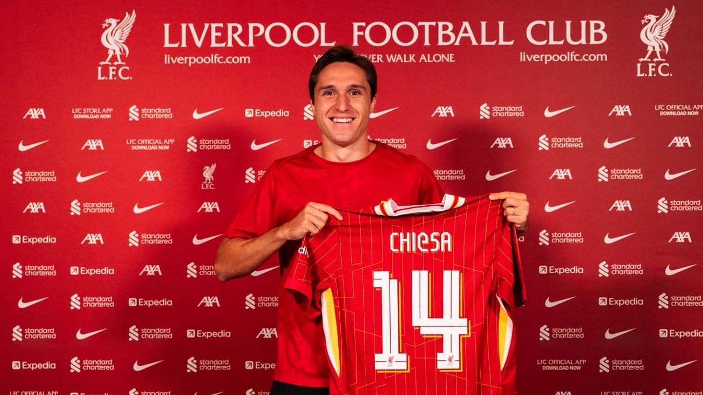 <div class="paragraphs"><p>Chiesa after signing for Liverpool.</p></div>