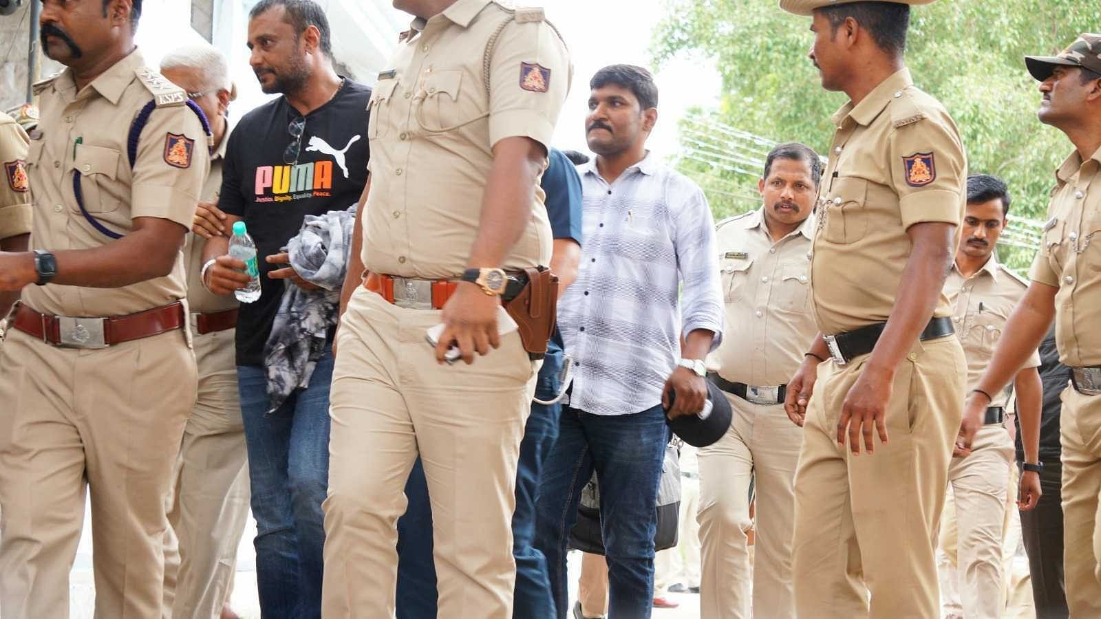 <div class="paragraphs"><p>First glimpse of Darshan Thoogudeepa entering the Ballari Central Prison on Thursday morning</p></div>