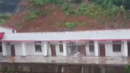 <div class="paragraphs"><p>Screengrab of Newly-constructed railway station getting collapsed in Mizoram's Kawnpui</p></div>