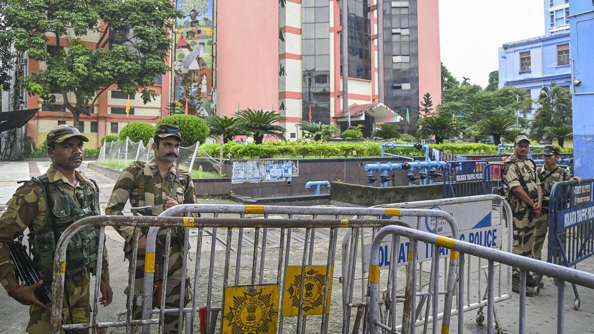 <div class="paragraphs"><p>A file image of&nbsp;security personnel standing at RG Kar Hospital in Kolkata.</p></div>