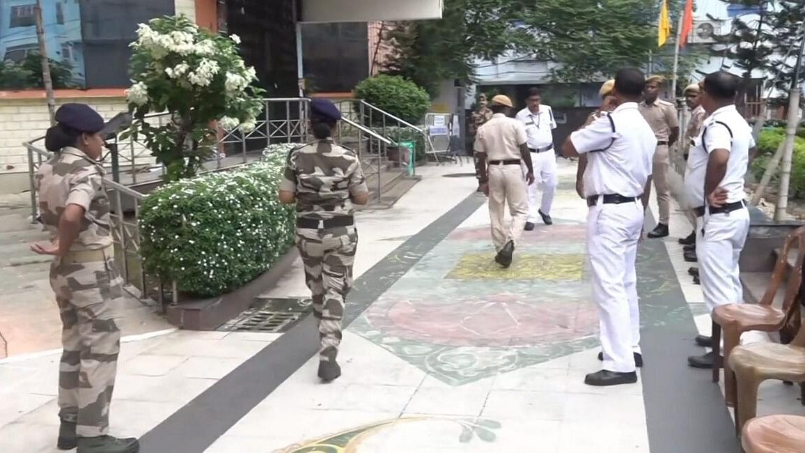 <div class="paragraphs"><p>Security guards on duty at Kolkata's RG Kar Medical College.</p></div>