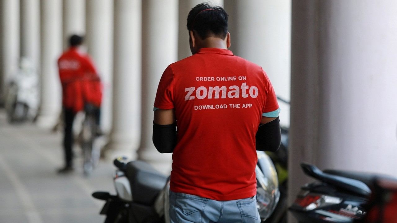 <div class="paragraphs"><p>Zomato delivery agent </p></div>