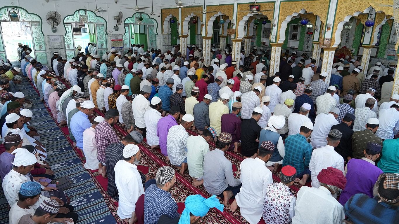 <div class="paragraphs"><p>Representational picture of people offering namaz.</p></div>