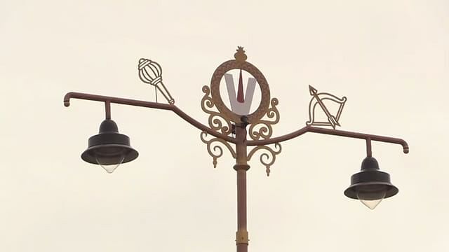 <div class="paragraphs"><p>Religious symbols are seen on the lamppost in Karnataka's&nbsp;Gangavati</p></div>