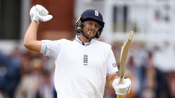 <div class="paragraphs"><p>England's Joe Root celebrates after reaching his century</p></div>