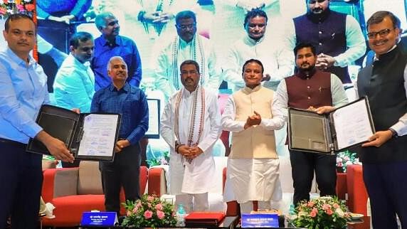 <div class="paragraphs"><p>Union Education Minister Dharmendra Pradhan and Odisha Chief Minister Mohan Charan Majhi during the launch of Prime Minister's Higher Education Mission (PM-USHA) in the state.</p></div>