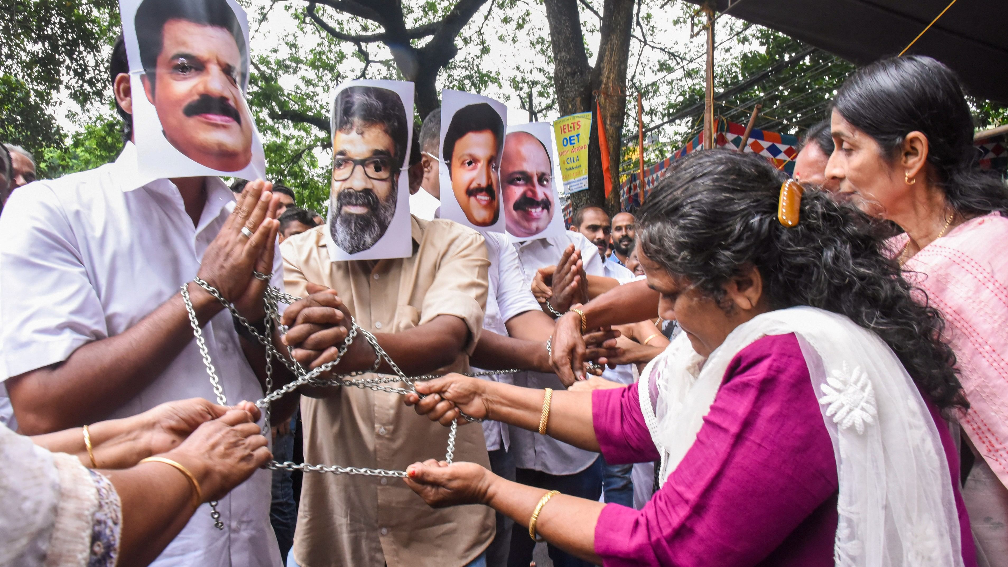 <div class="paragraphs"><p>Mahila Congress workers stage a protest against actors Mukesh, Ganesh Kumar, Siddique and others after the Justice Hema Committee report revealed instances of sexual harassment and exploitation of women in the Malayalam film industry, in Kochi.</p></div>